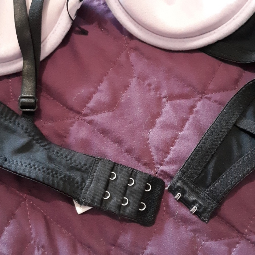 4 Bras - Picture 3 of 7